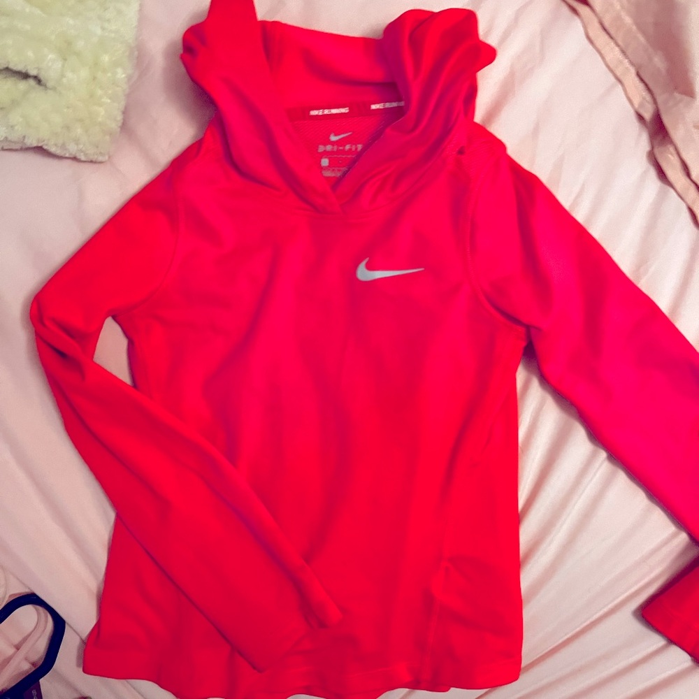 Nike girl pullover